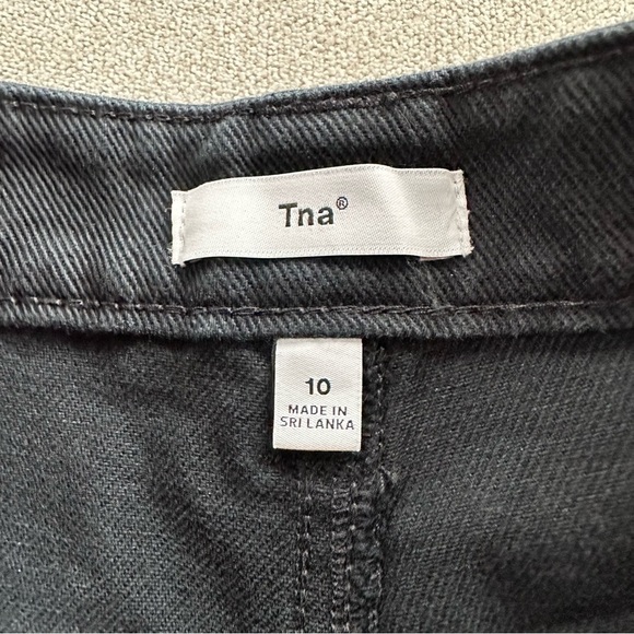 Aritzia TNA Carpenter Jeans. Black. Size 10. - Picture 6 of 8